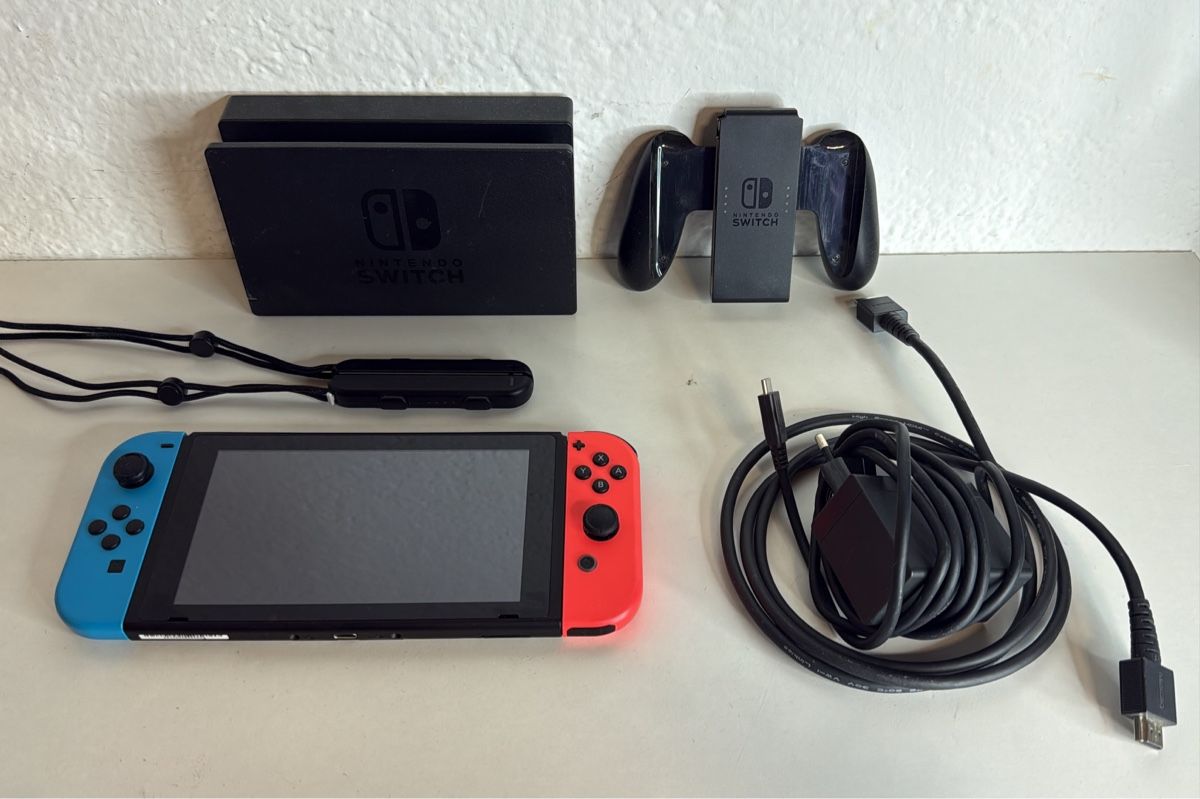 Nintendo Konsolen: Nintendo Switch Console Set 🎮 – Gebraucht aus Ehrendingen von bubulence