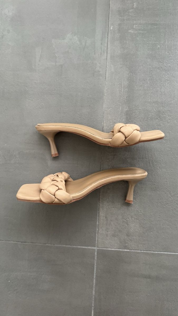 Scarpe da donna: Beige heeled mules – Usato da Zürich venduto da yan_5ydb 2