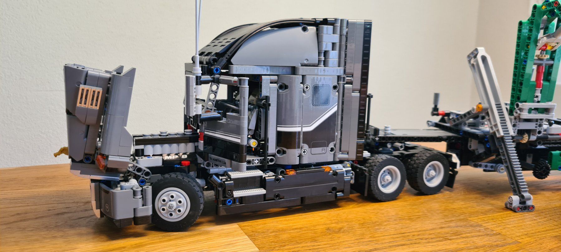 Kit di modellismo & Modellini statici: LEGO Technic Mack Anthem mit Container-Auflieger – Usato da Lauerz venduto da toni.betschart 2