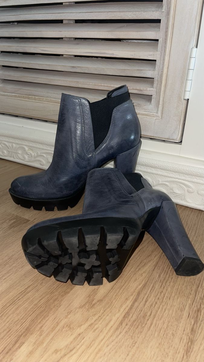 Scarpe da donna: Blaue Stiefeletten, Gr. 37 – Nuovo (secondo la descrizione) da Bützberg venduto da dan_jhn9 1