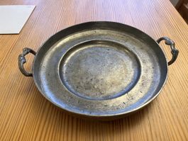 Antike Zinn Schale mit Griffen, gemarkt "SM"