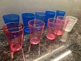 10 diverse Plastikbecher / Trinkbecher für Picknick