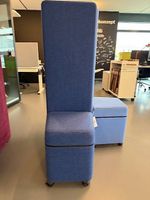 Hocker mit hoher Rückenlehne, dunkelblau, Ausstellungsmodel