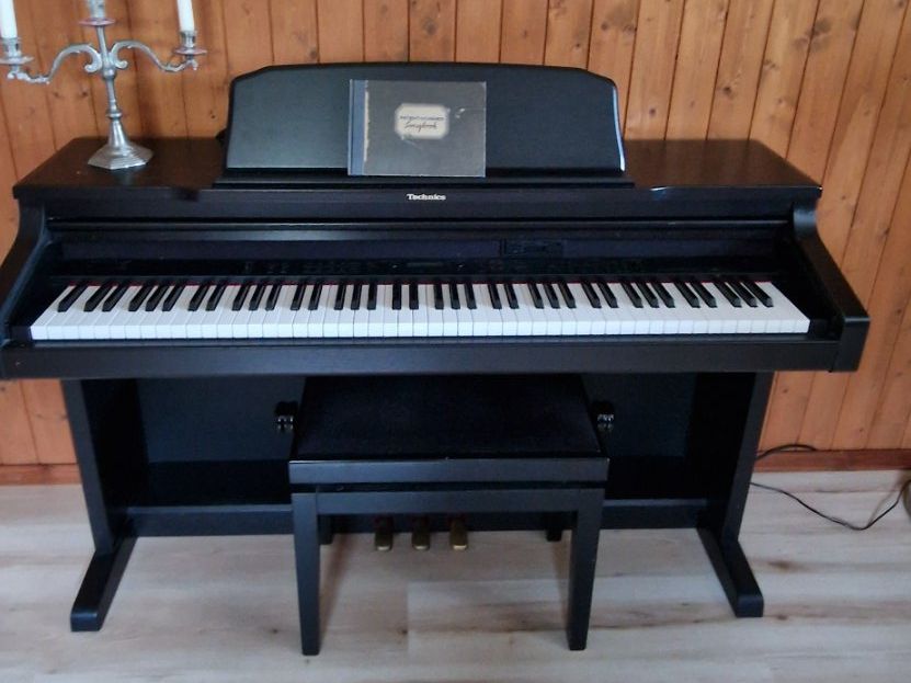 Musikinstrumente: Digitalpiano Technics mit Hocker, schwarz, funktionsfähig – Gebraucht aus Horw von jansr 1