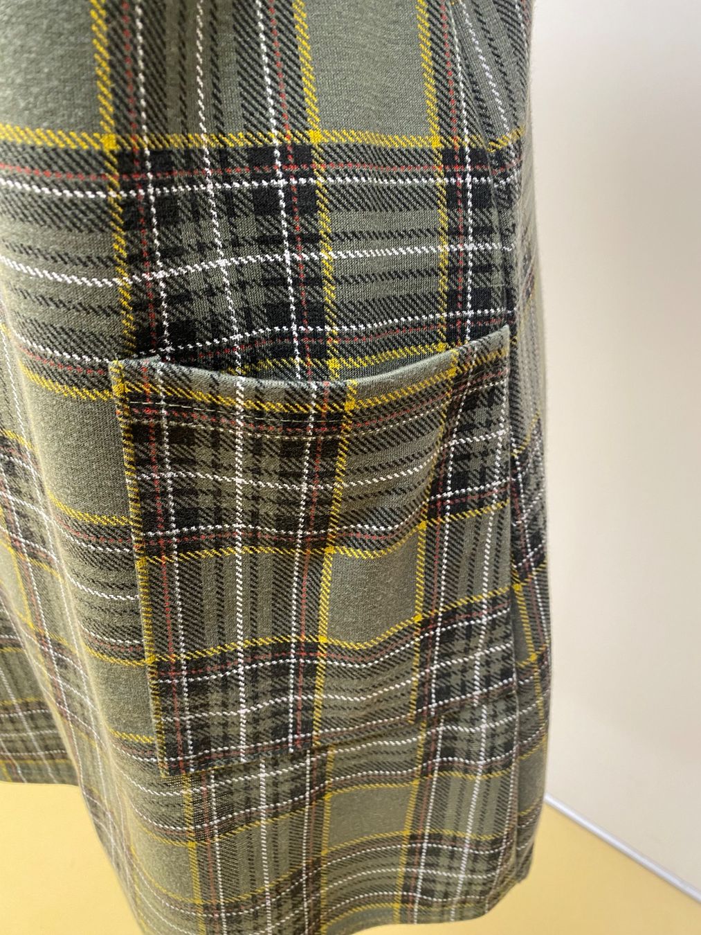 New Look Kleider: Grünes Karo Latzkleid, Grösse 40 – Gebraucht aus Kilchberg ZH von lin_9p9m 3