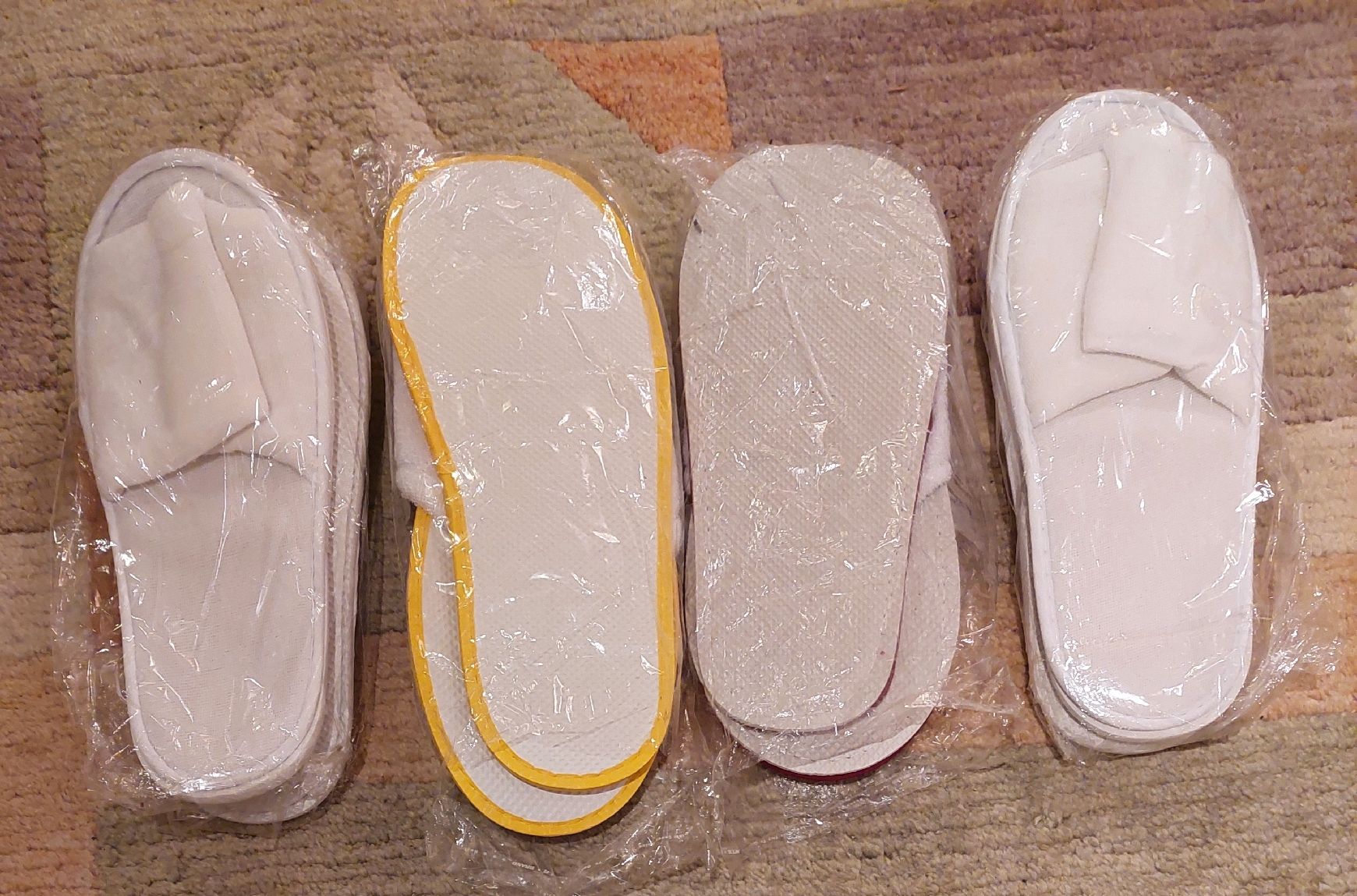 Scarpe da uomo: Hotelpantoffeln, 4 Paar ungebraucht. – Usato da Zürich venduto da Cortin 1