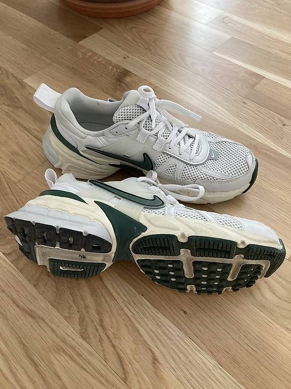 Nike Herrenschuhe: Nike V2K Run – Gebraucht aus Zollikofen von Rachji 2