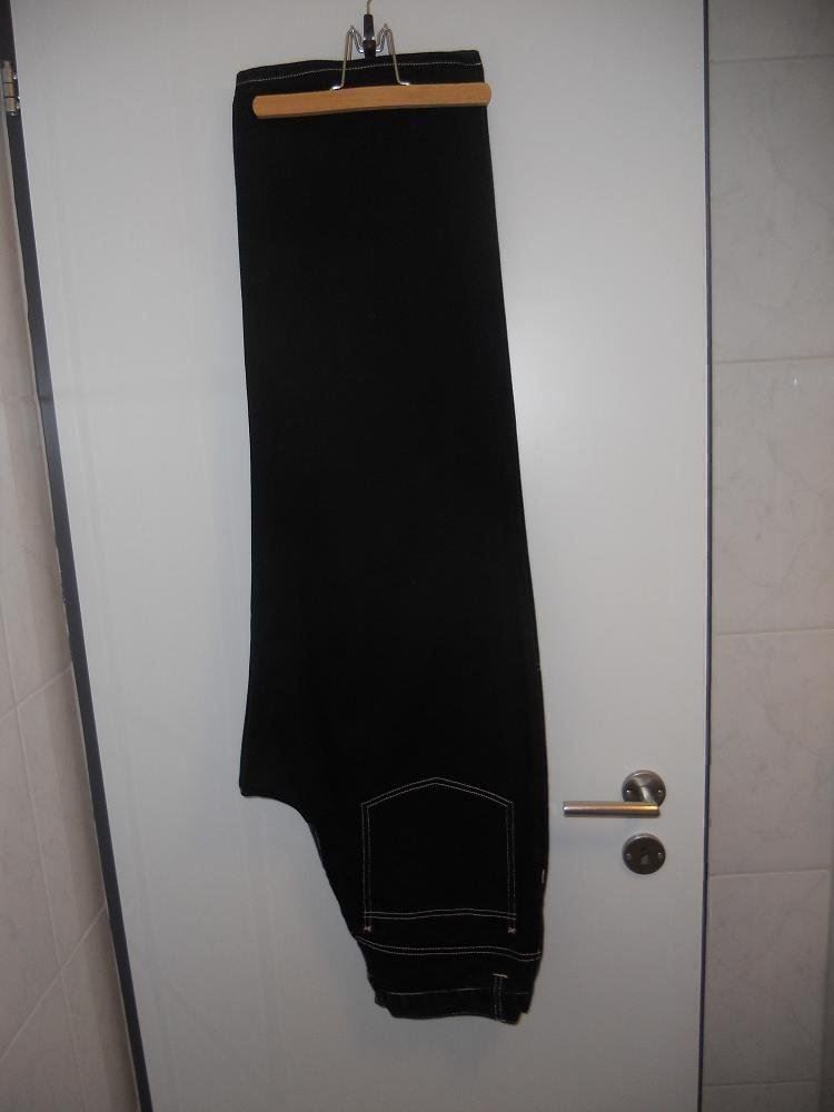 Hosen: Neuw. Hose mit Knopfverschluss - schwarz - Gr. M – Neu (gemäss Beschreibung) aus Uznach von Laeuffer