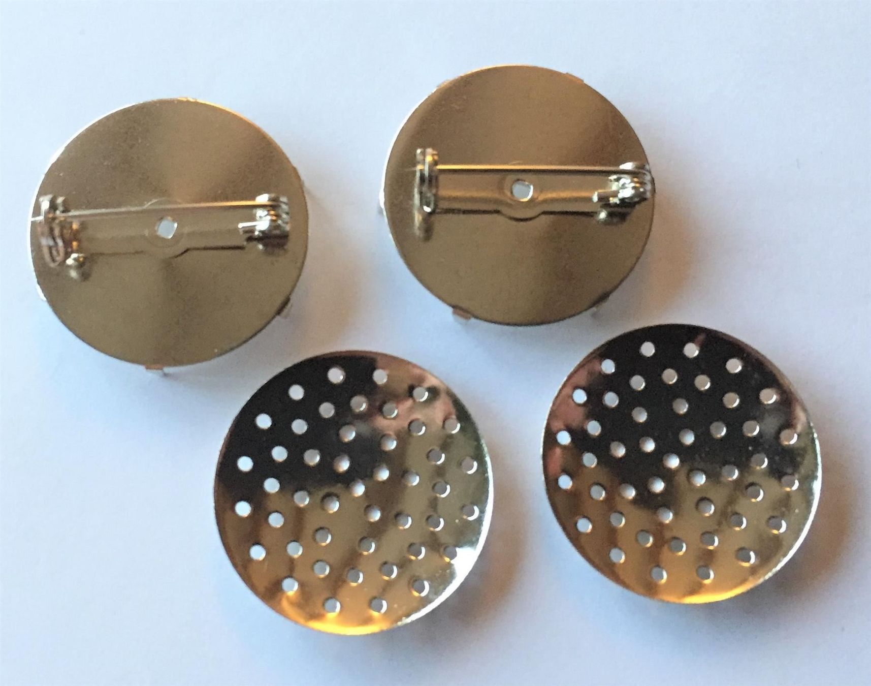 Spille & Fermagli: 2 bases broches rondes / Basen runde Stifte – Nuovo e nell'imballaggio originale da Goumoens-la-Ville venduto da brandonv 1
