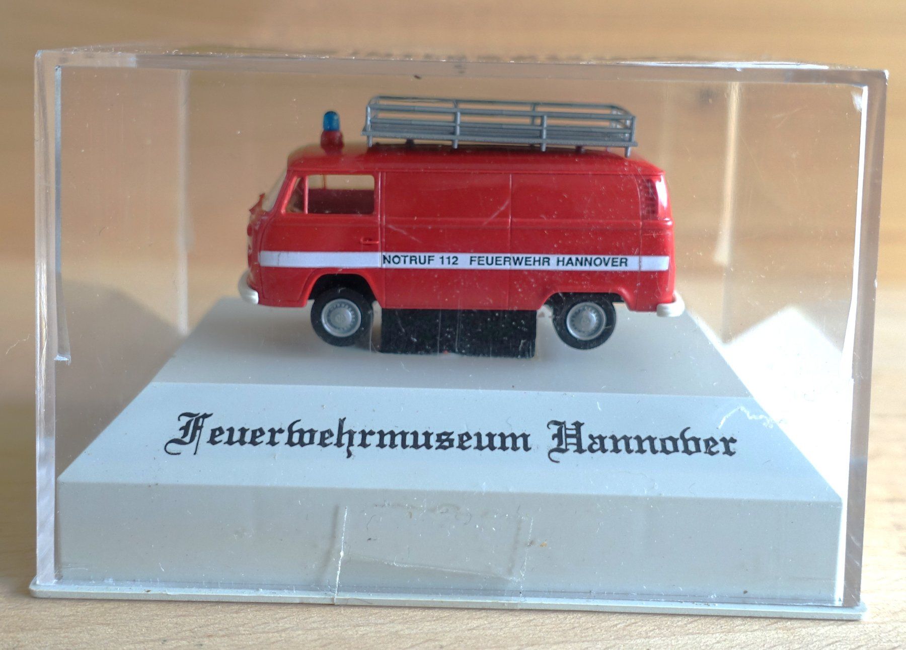 Volkswagen Modellini d'auto: VW T2 Interschutz Hannover. Brekina. – Usato da Horw venduto da SwissSteamMemories 2