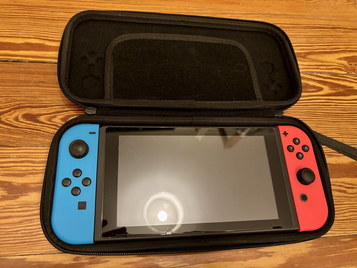 Nintendo Console: Nintendo Switch 1 with accessories  – Usato da Chavannes-Renens venduto da yaw_kp88 2