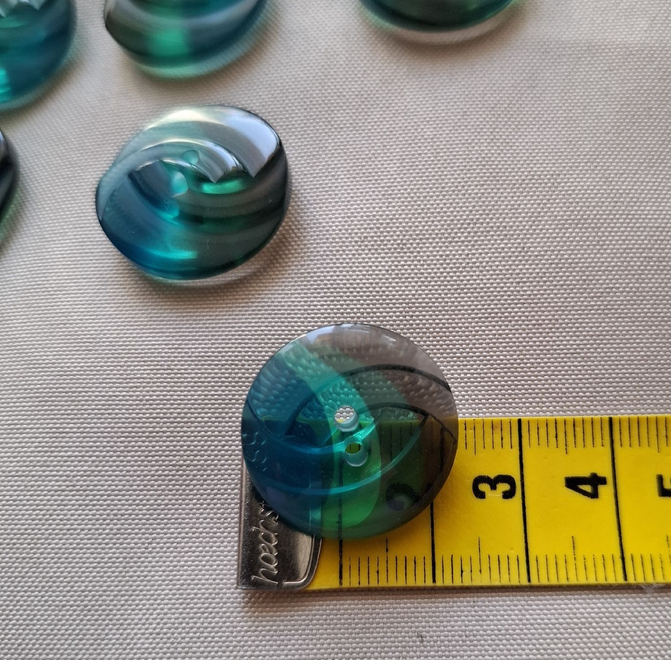 Knöpfe: 16 Knöpfe Meeresfarben, 23 mm. – Neu (gemäss Beschreibung) aus Dietikon von Hirschkopf 4