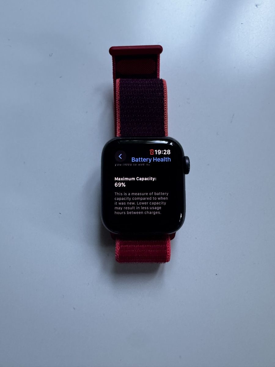 Apple Smartwatch: Apple Watch SE Space Gray, 40mm, GPS – Usato da Rüschlikon venduto da norber44 3