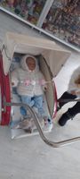 Heidi Ott mit halb offenen Augen  eine der seltenen Puppen