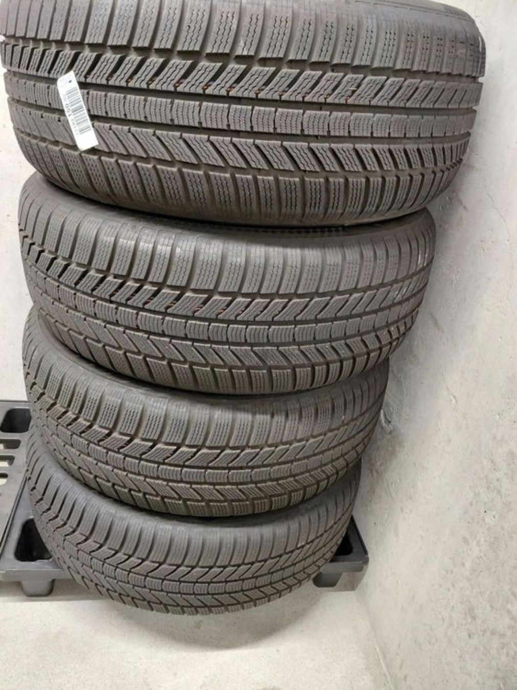 Tutti pezzi di ricambio auto: Winterreifen Conti – Usato da Bassersdorf venduto da tinaPA