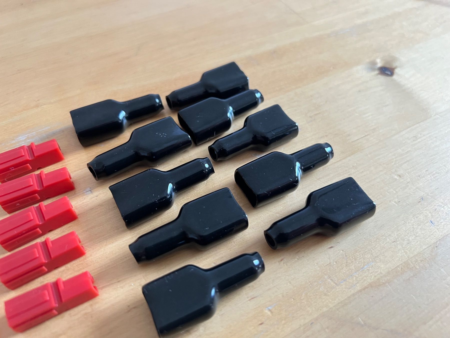 Tutti pezzi di ricambio auto: 10 Paar Anderson PowerPole 30A rot schwarz replica m. Gummi – Nuovo (secondo la descrizione) da Lützelflüh-Goldb venduto da Guemseli 1