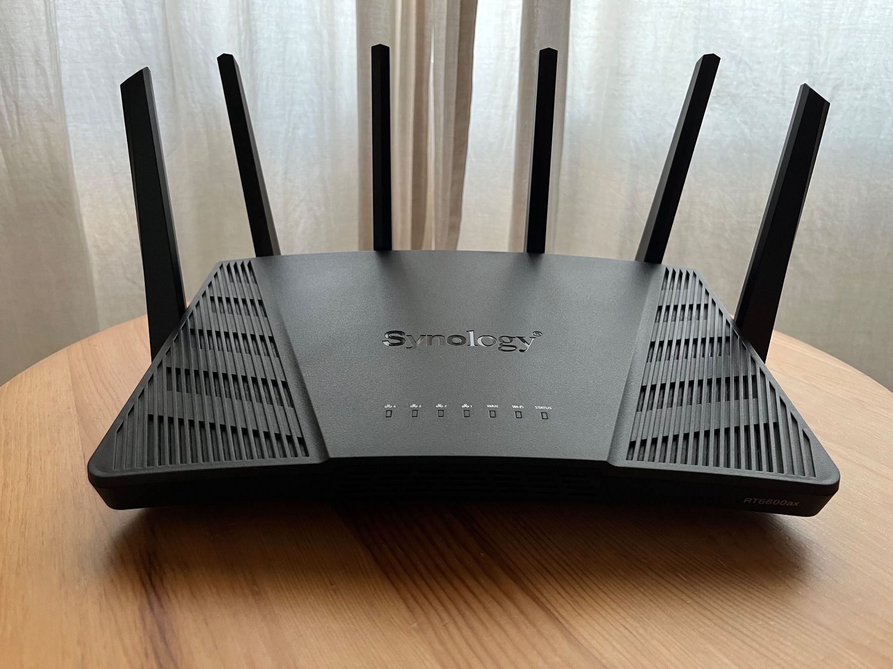 Synology Modem & Router: Synology RT6600ax – Usato da Zürich venduto da qui_xlb8