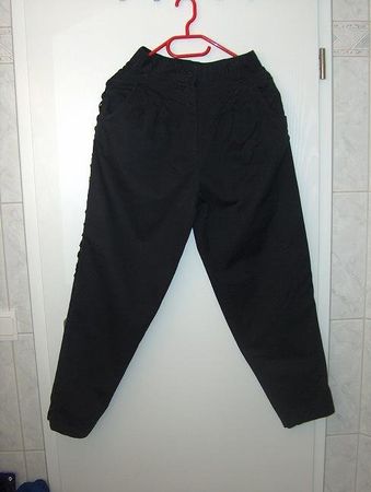 Neu: Hose schwarz mit interessanter Gitter-Partie