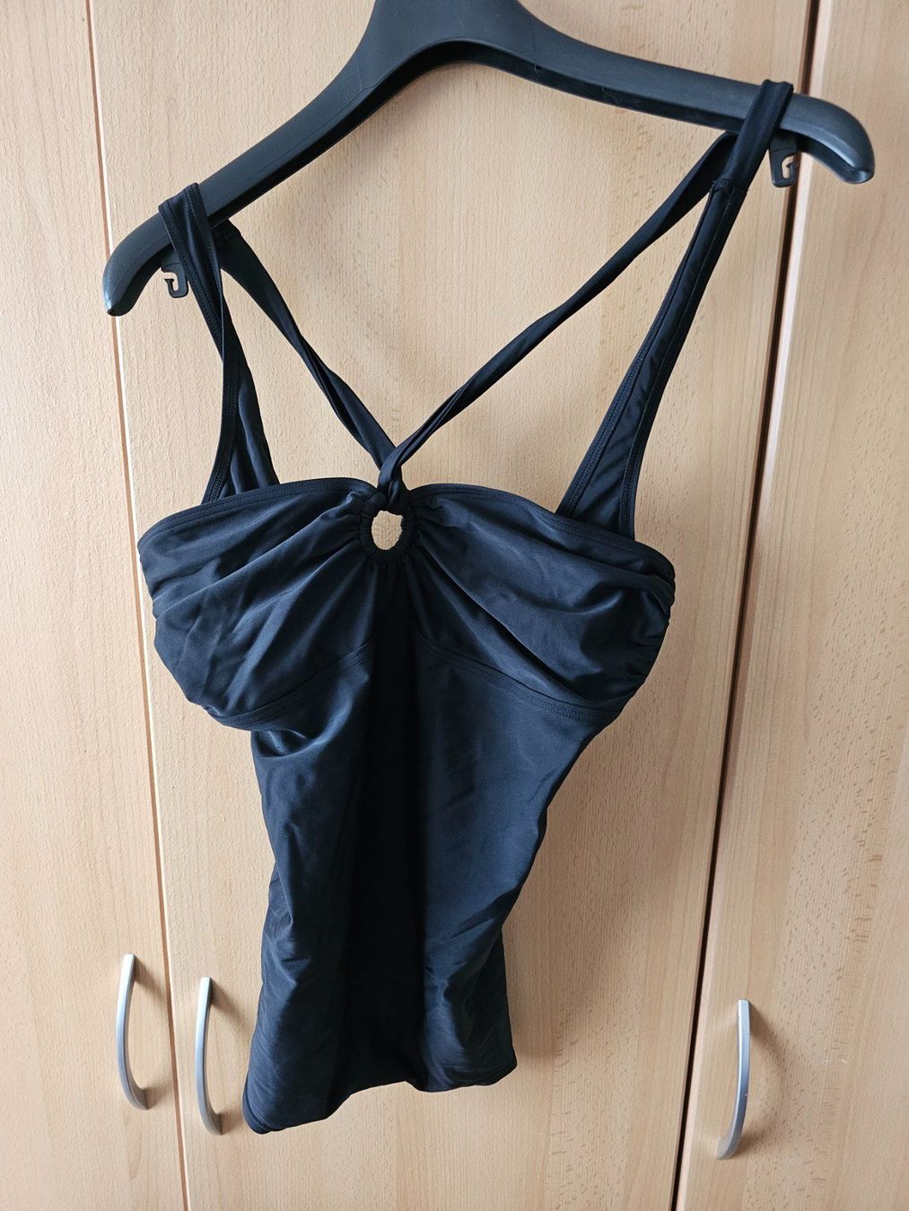 Costumi da bagno & Bikini: Schwarzer Neckholder Badeanzug Grösse 44/46 – Usato da Sumiswald venduto da Sumo68