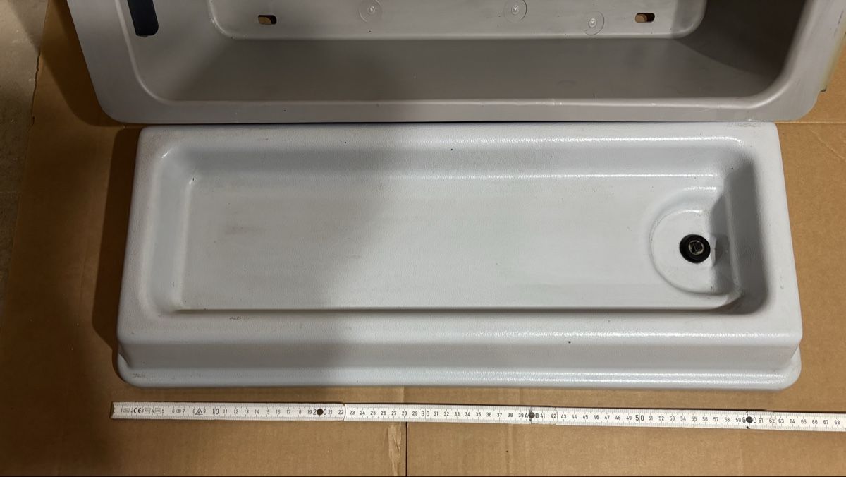 Valises de voyage: Nutzfahrzeug Kunststoffbox – D'occasion à Hägendorf par Bonafides-SO 1