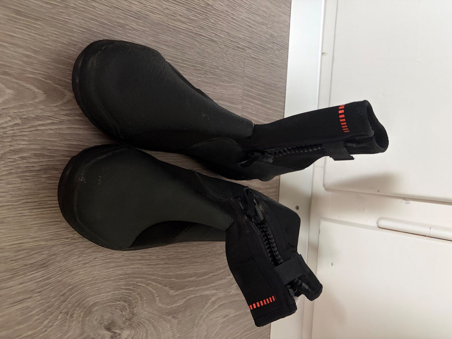 Herrenschuhe: Neoprenstiefel 5mm Grösse 42 gebraucht – Gebraucht aus Wädenswil von KikiStar 1