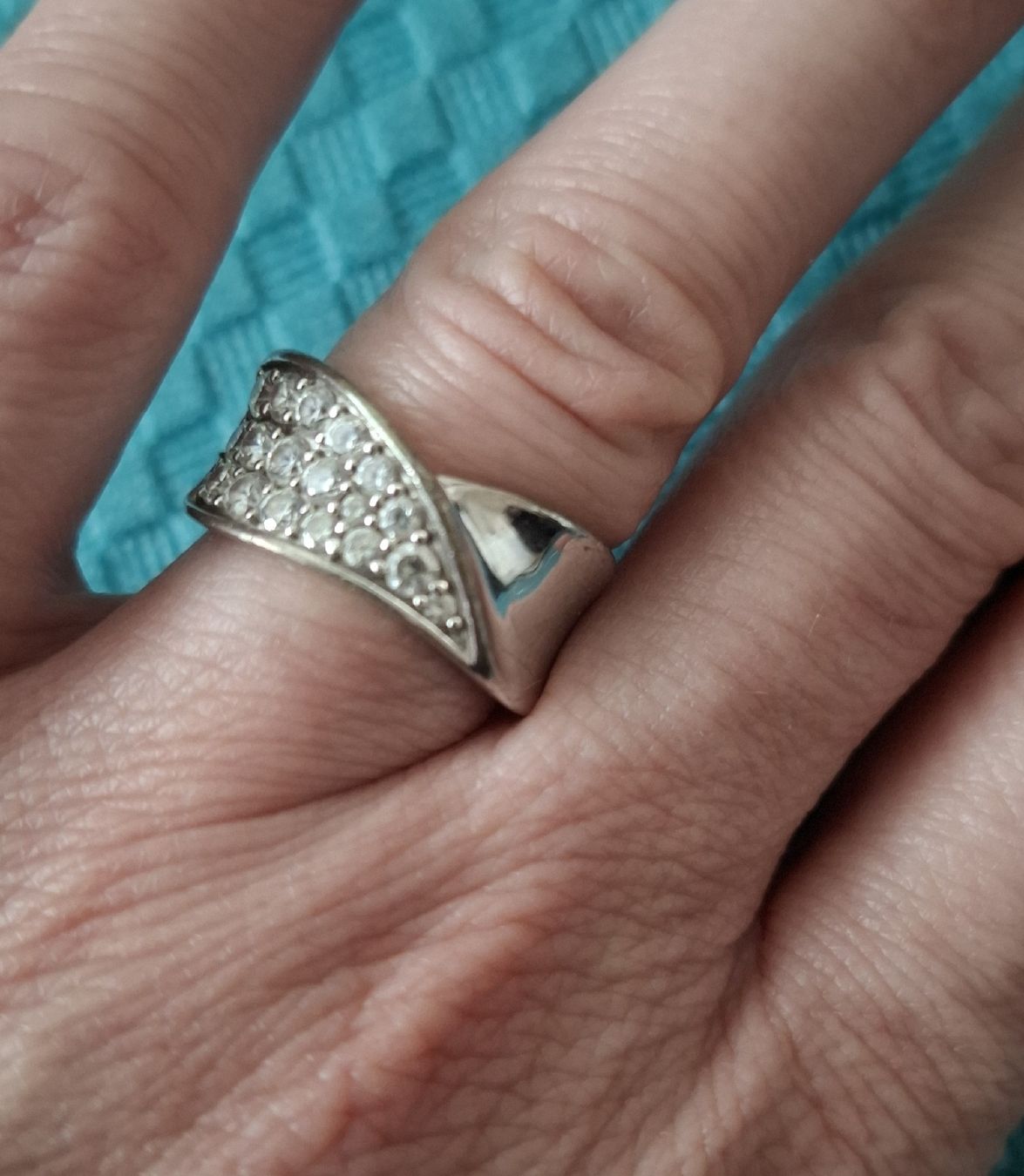 Ringe: Silberring mit Zirkonia Steinen, Grösse 52 – Gebraucht aus Rotkreuz von PrelovedPicks 1