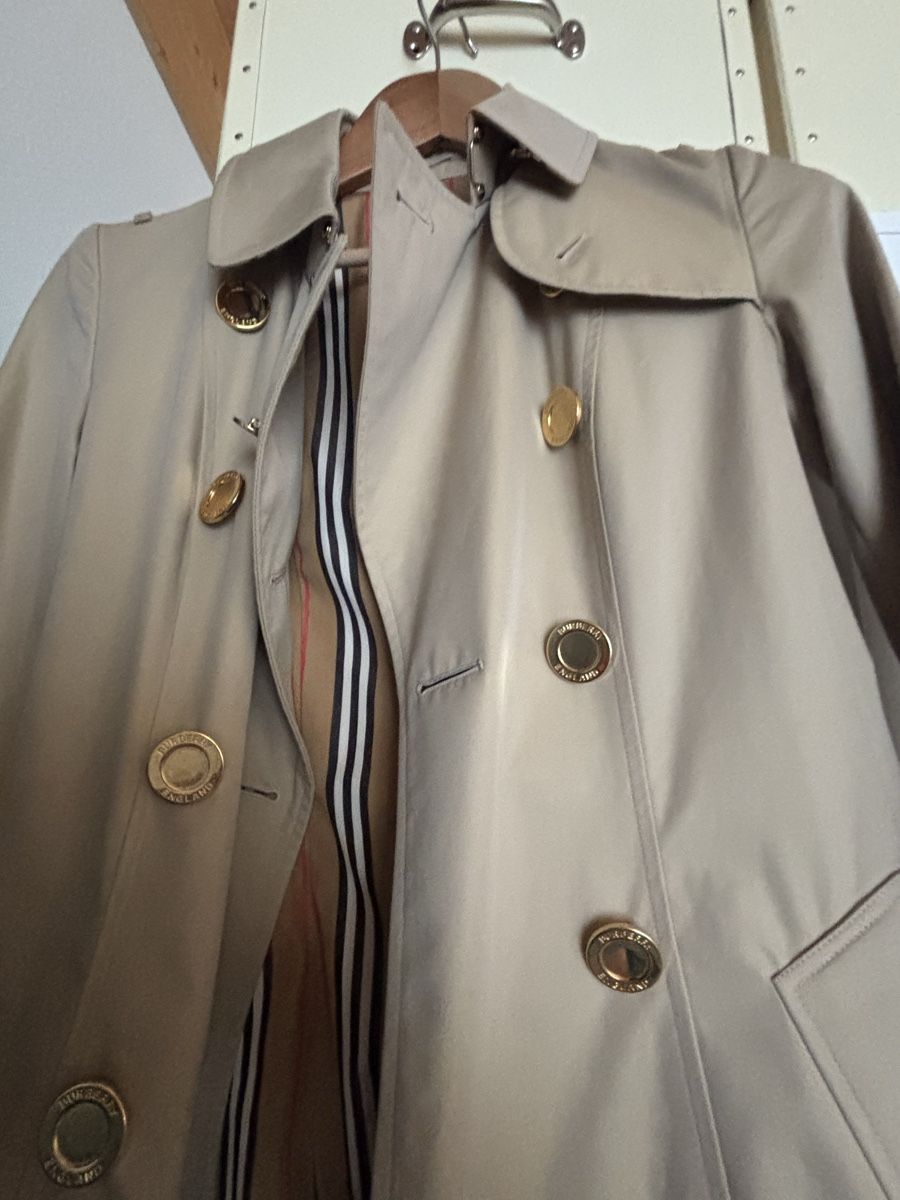 Burberry Mäntel: Burberry trench coat – Neu (gemäss Beschreibung) aus Cham von helike 2