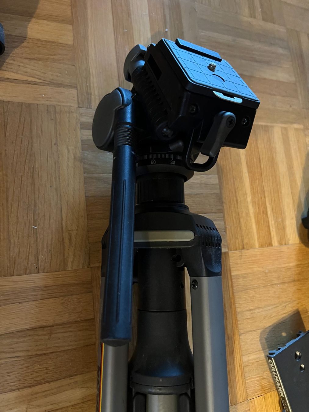 Treppiedi & Teste: Cullmann Stativ mit Zubehör – Usato da Uster venduto da Stoessda 3