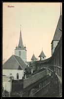 AK Murten, Stadtmauer mit gedecktem Wehrgang und Kirchtürmen