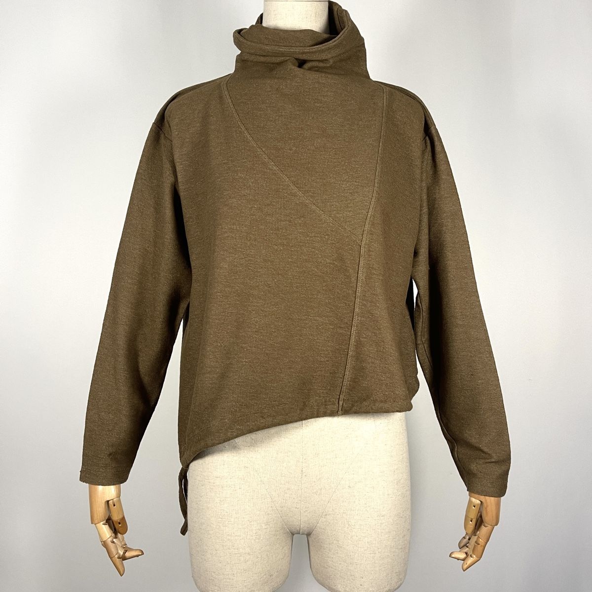 Maglioni & Felpe: LURDES BERGADA New Sweater – Nuovo (secondo la descrizione) da Freienbach venduto da Avviivva_Shop