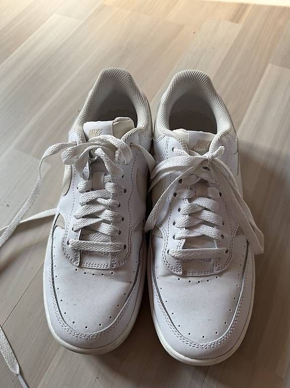 Scarpe da donna: Nike Damenschuhe Grösse 8.5 – Usato da Wichtrach venduto da J.Huns 1