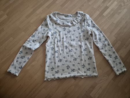 C&A Mädchen Langarmshirt Blumen Ripp Rüschen        Gr. 134