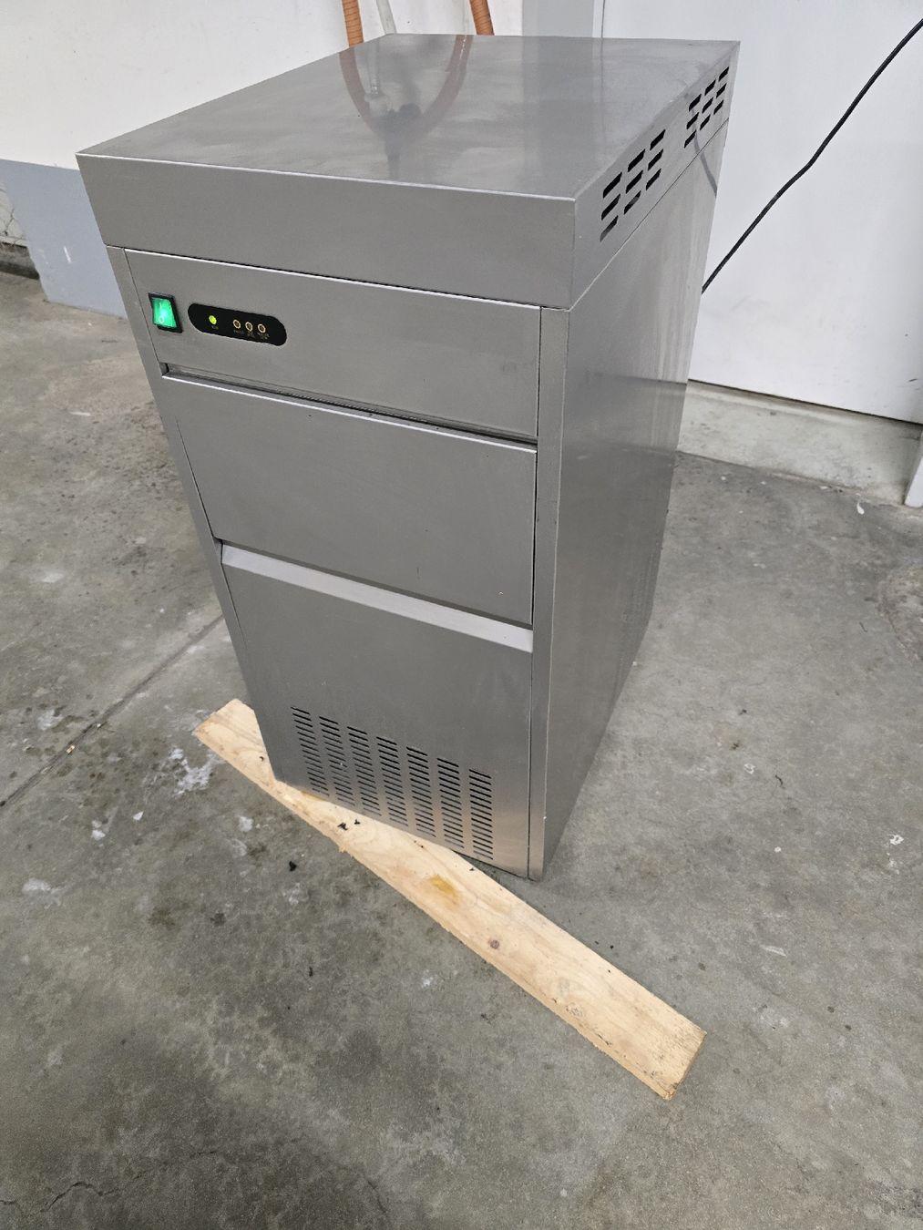 Ggm Gastro Elettrodomestici da cucina: Crushed Ice Maschine 85kg/24h – Usato da Emmen venduto da eje_gyj7 2