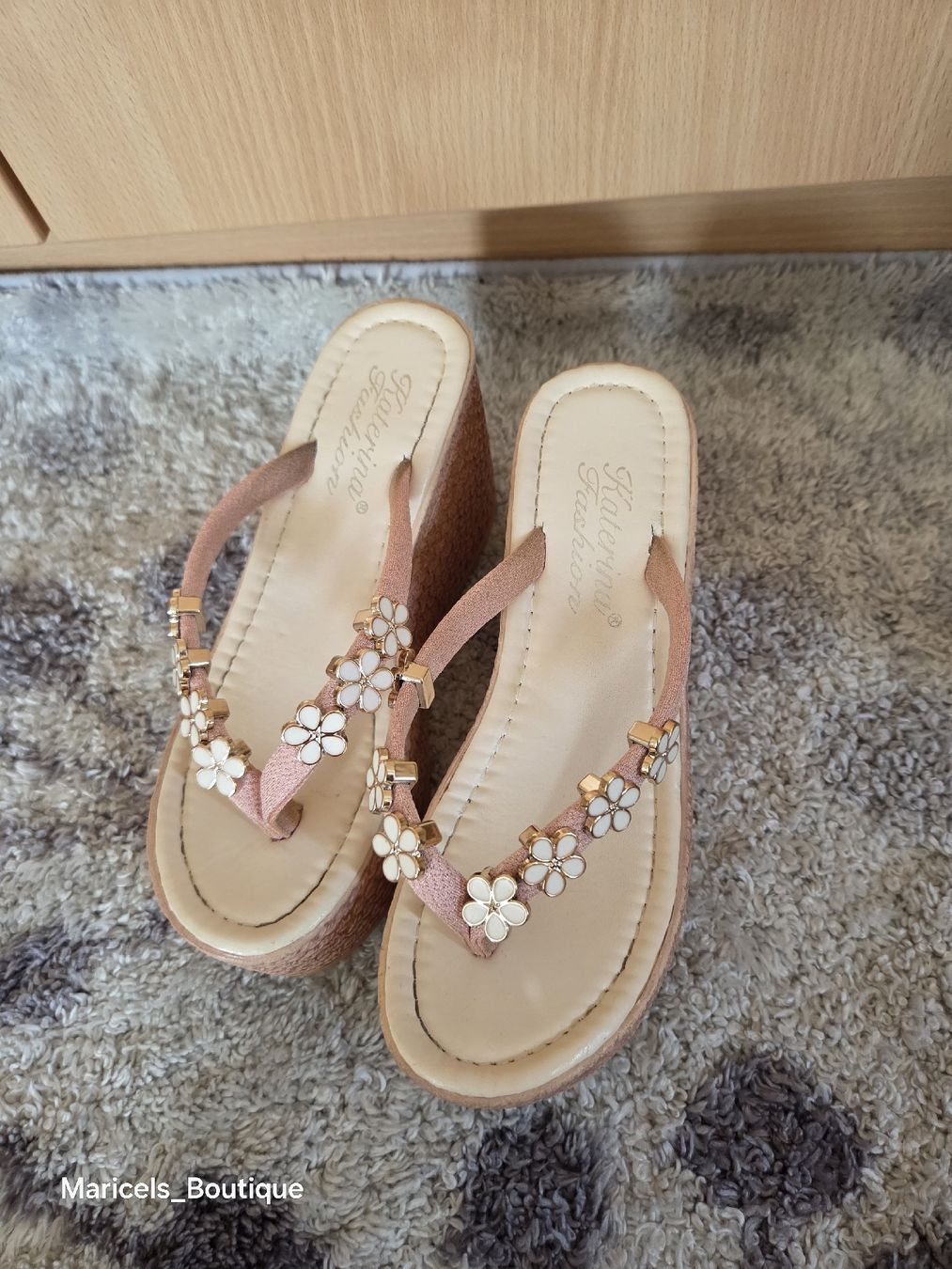Scarpe da donna: Platform Sandals Pink Flower Detail Size 35 – Usato da Winterthur venduto da Maricels_Boutique 2