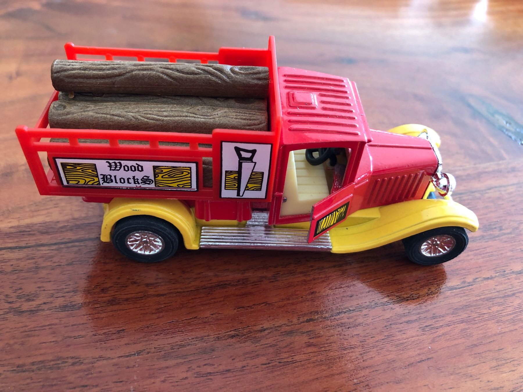 Modellini d'auto: Holztransporter Spielzeugauto Oldtimer LKW mit Baumstämmen – Nuovo (secondo la descrizione) da Schübelbach venduto da Dolly990_2