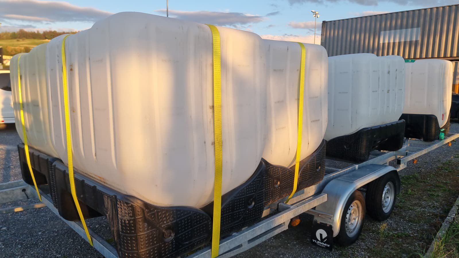 Abbeveratoi e trogoli: 4 IBC Wassertank Blasen 1000l Wasserbehälter Regenwassertank – Usato da Wettingen venduto da ray_boccia 4