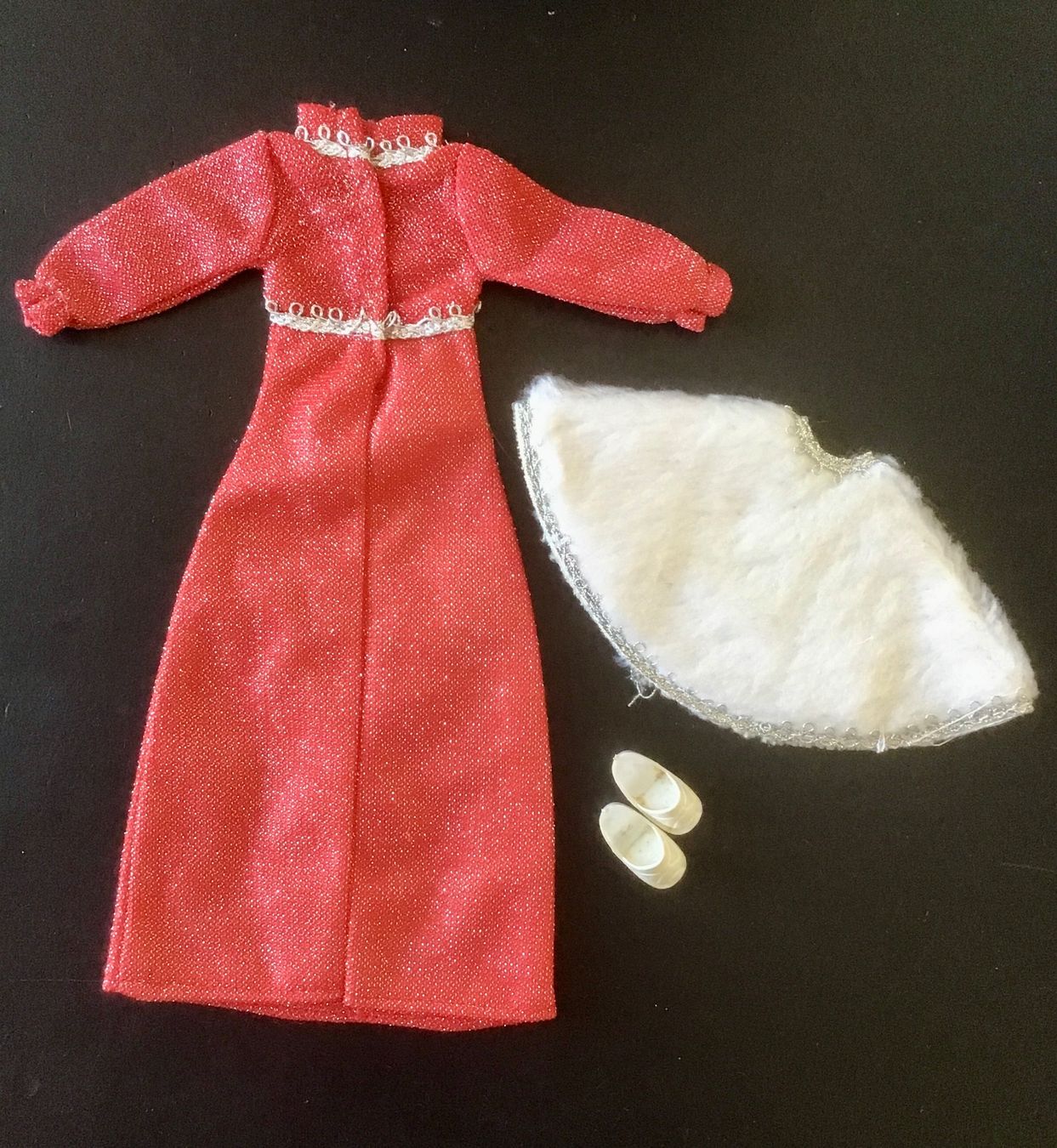 Bambole: Glitzerkleid von Sindy Fleur – Usato da Allschwil venduto da rah_8bfj 1