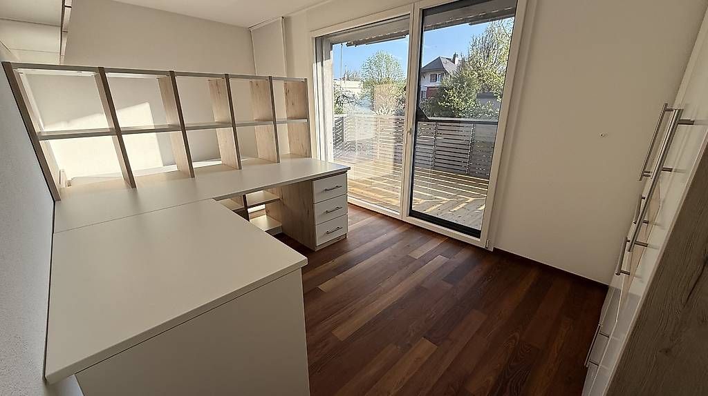 Scrivanie: Ensemble Bureau d'Angle & Étagères Premium – Usato da St-Sulpice VD venduto da mur_6r2n 2