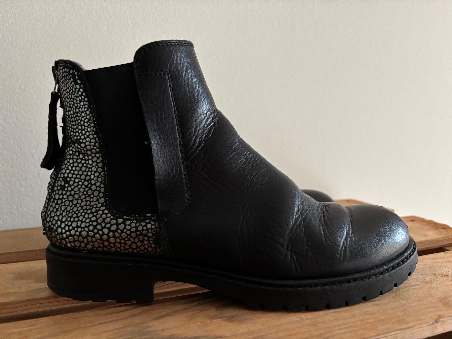 Damenschuhe: Winter Chelsea Boots – Gebraucht aus Winterberg ZH von vanilleinspiration