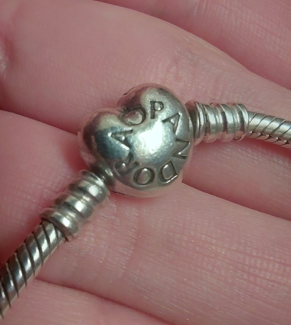 Pandora Armbänder & -reifen: pandora charm-armband – Gebraucht aus Egg b. Zürich von kak_f7xz 1