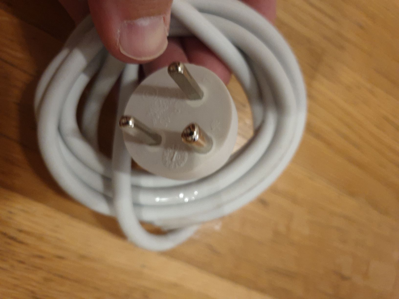 Apple Cavi: Netzkabel C5 auf Schweizer Stecker Apple 015 – Usato da Ittigen venduto da Ziok187 1