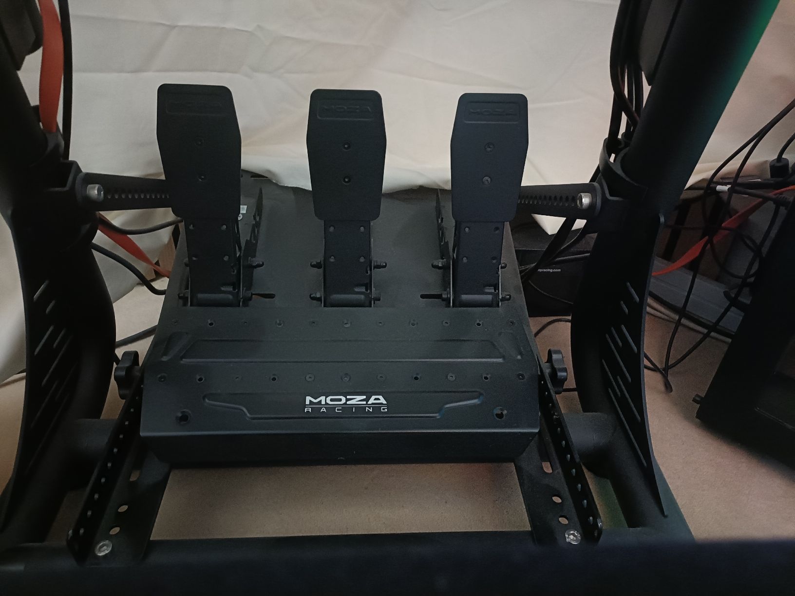 Moza Racing Manettes: Moza Sim Rig mit PC – D'occasion à luzern par Kurtibusbus 4