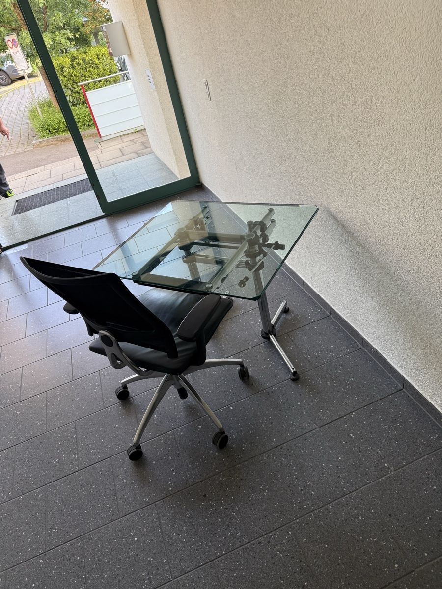 Scrivanie: USM kitos Moderner Glastisch mit Chromgestell. – Usato da Zürich venduto da chi_xhq5 6