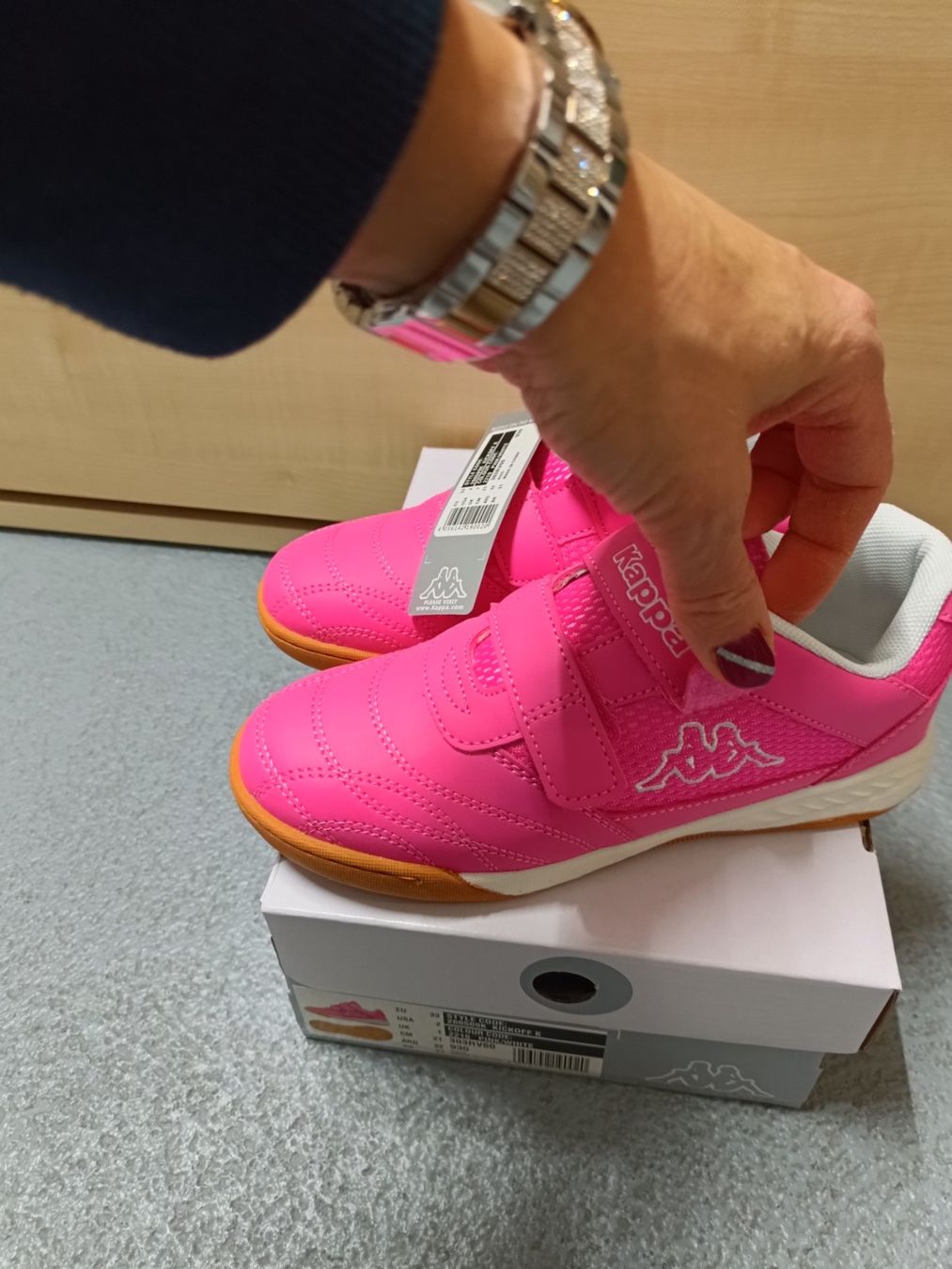 Kappa Scarpe per ragazze: Neue Kappa Hallenschuhe Grösse 33 – Nuovo e nell'imballaggio originale da Wohlen AG venduto da Fabe3 1