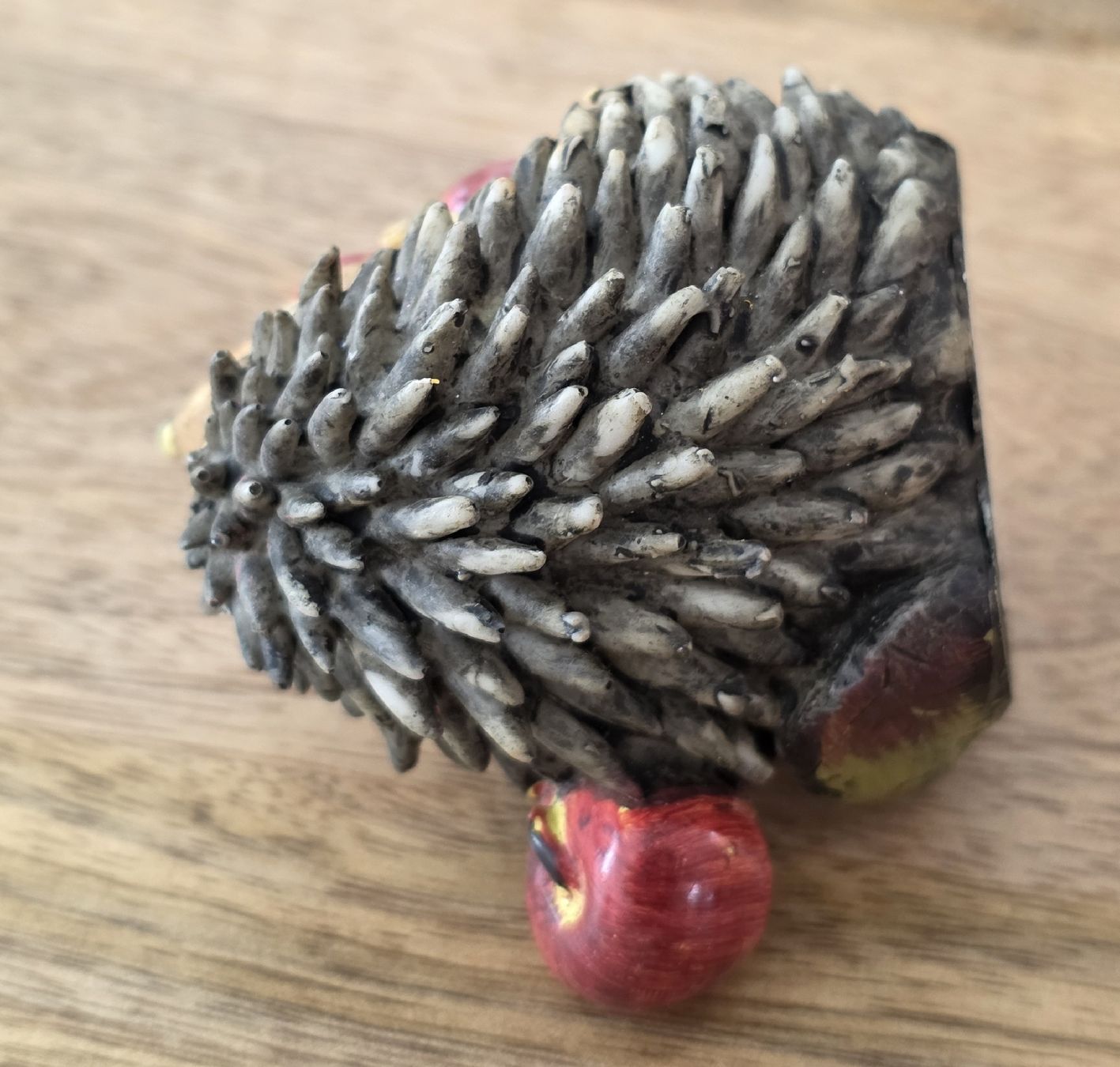 Alle Dekorationen: Igel Figur Dekoration mit Äpfeln  – Gebraucht aus Rheinsulz von Gilea 4