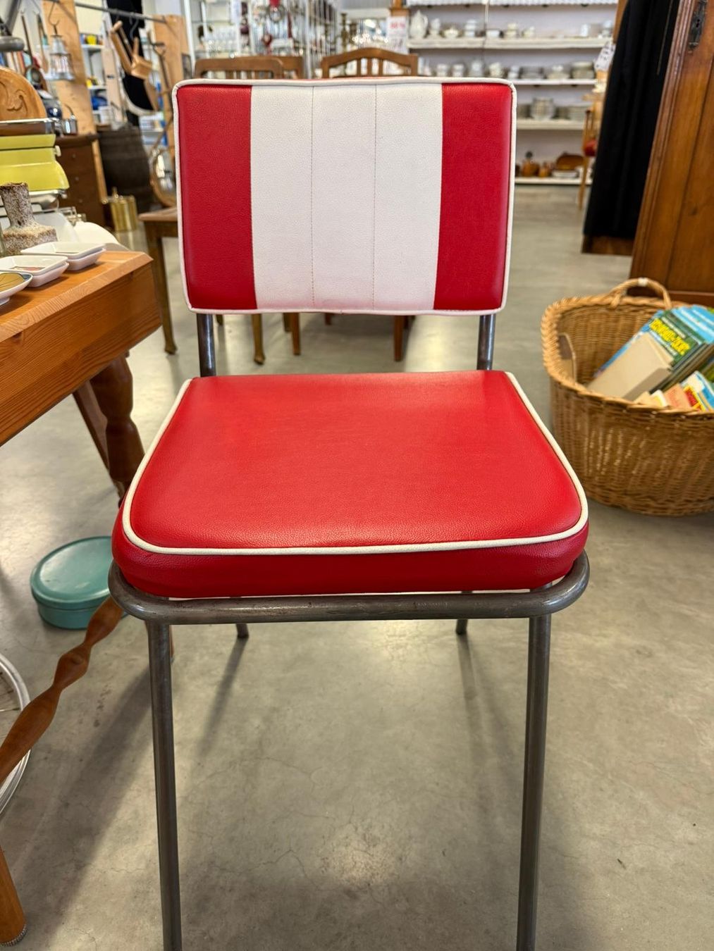 Sedie: American Diner Stuhl rot / weiss – Usato da Chur venduto da FeschtlandBrockiChur