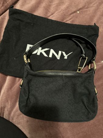 Schwarze Tasche DKNY