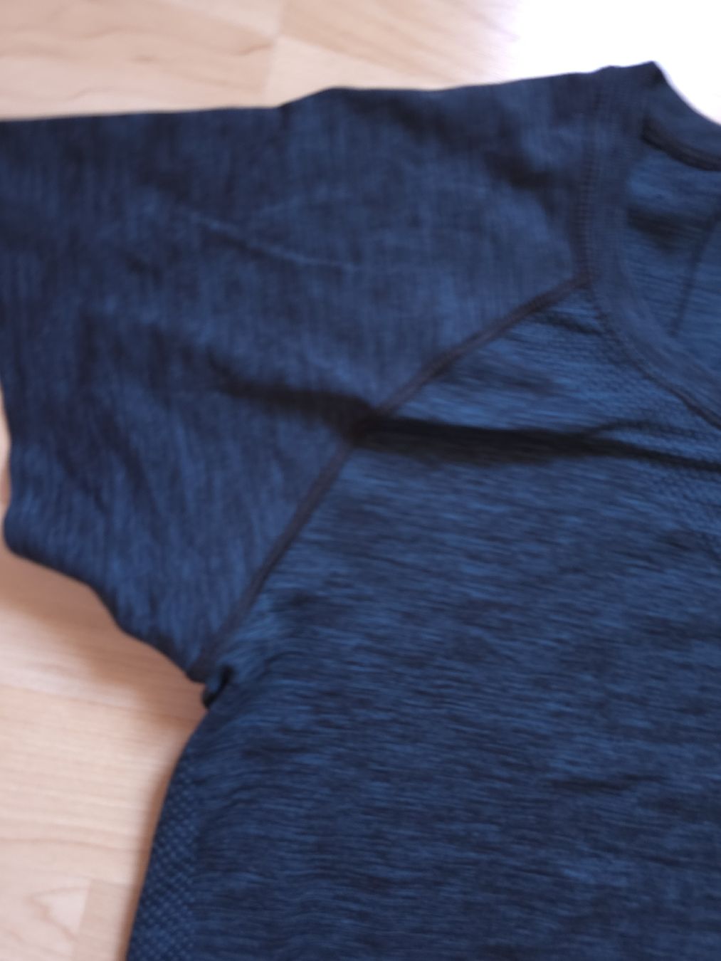H&M T-shirt: Sport T-shirt Gr M – Usato da Interlaken venduto da NataliiaS 1