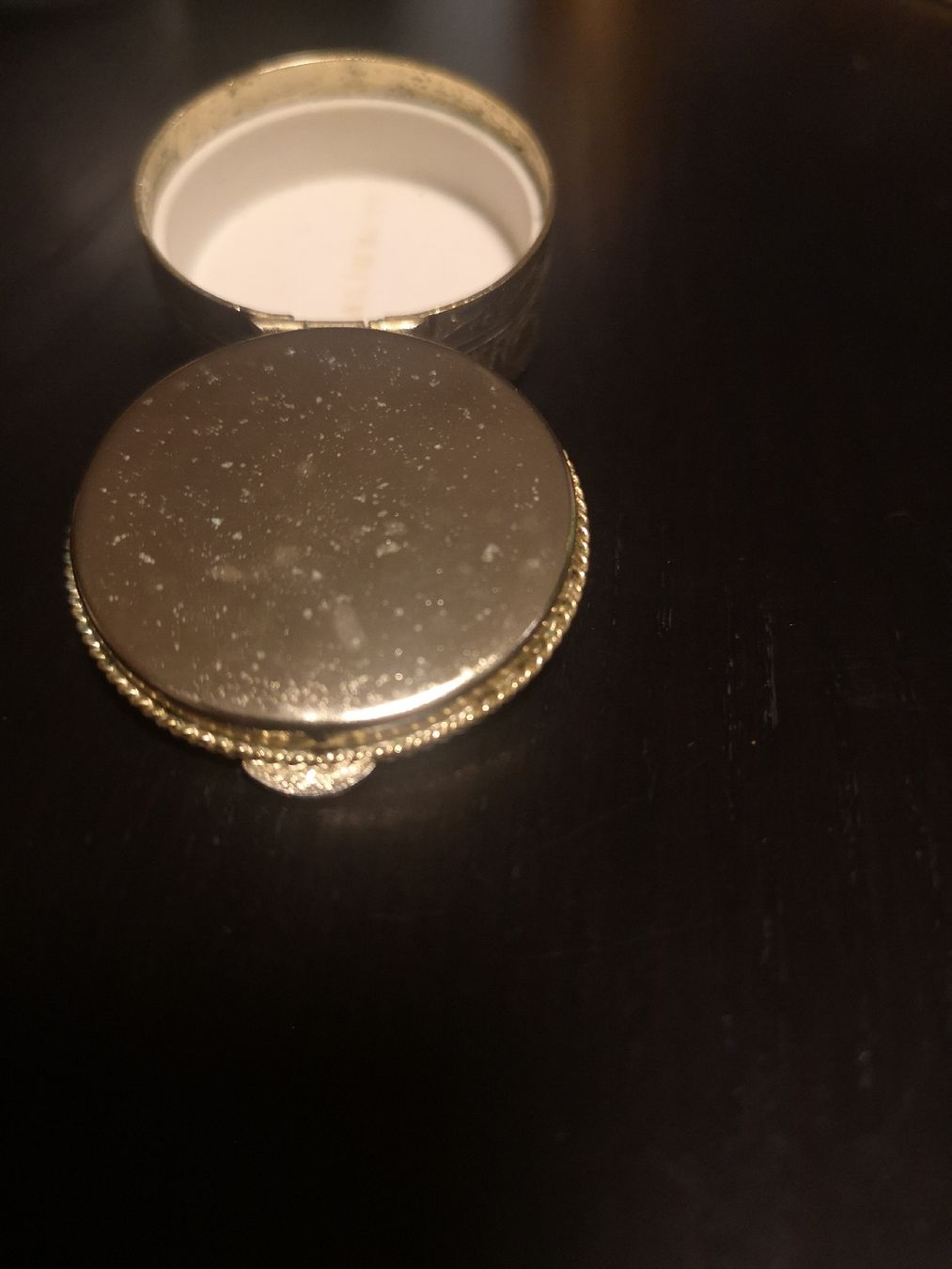 Sonstige Kosmetik & Pflege: die kleine Dose eignet sich für Pillen oder Schmuck   – Gebraucht aus Dietikon von aro_mr6l 2