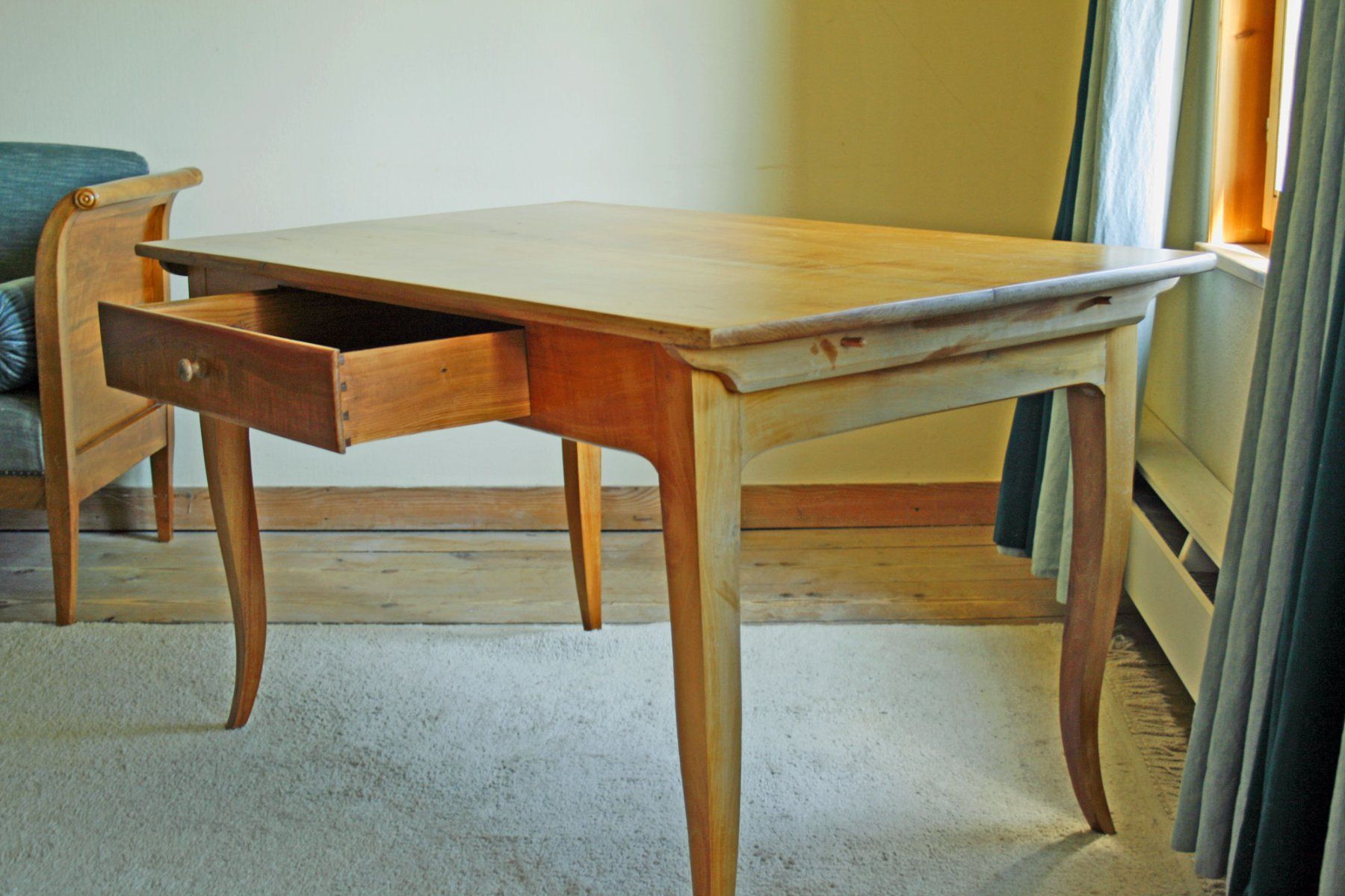 Tables: Edler Biedermeier-Stil Esstisch aus massivem Kirschbaumholz – D'occasion à Hosenruck par Musikmamsell